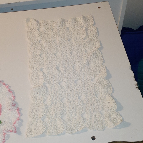 4 DOILIES Collection Crochet White Pink Floral Grannycore Cottagecore Dainty VNT - Picture 7 of 9